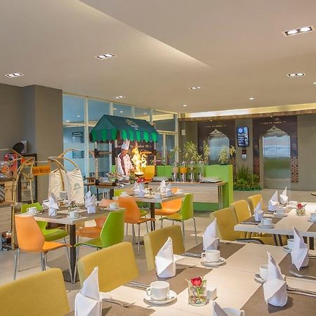 Hotel Khas Gresik Esterno foto