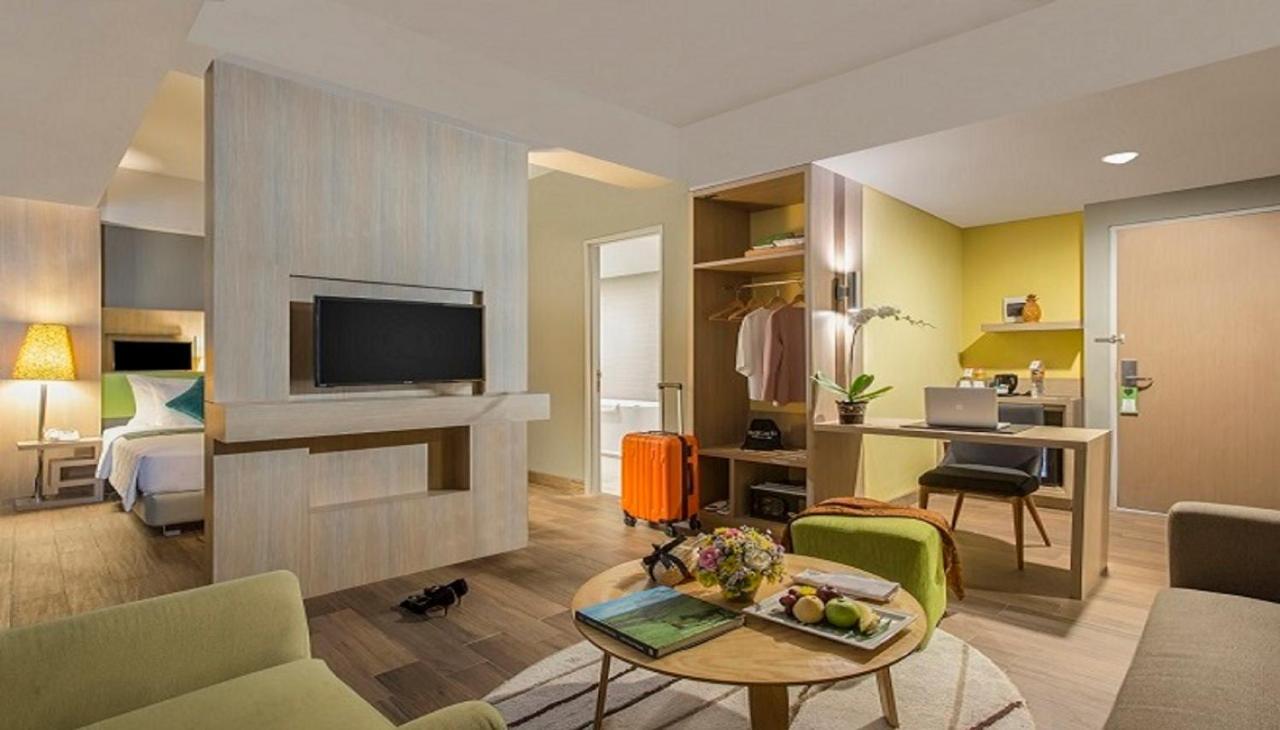 Hotel Khas Gresik Esterno foto