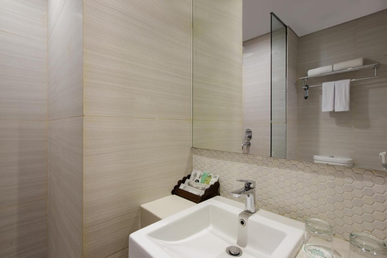 Hotel Khas Gresik Esterno foto