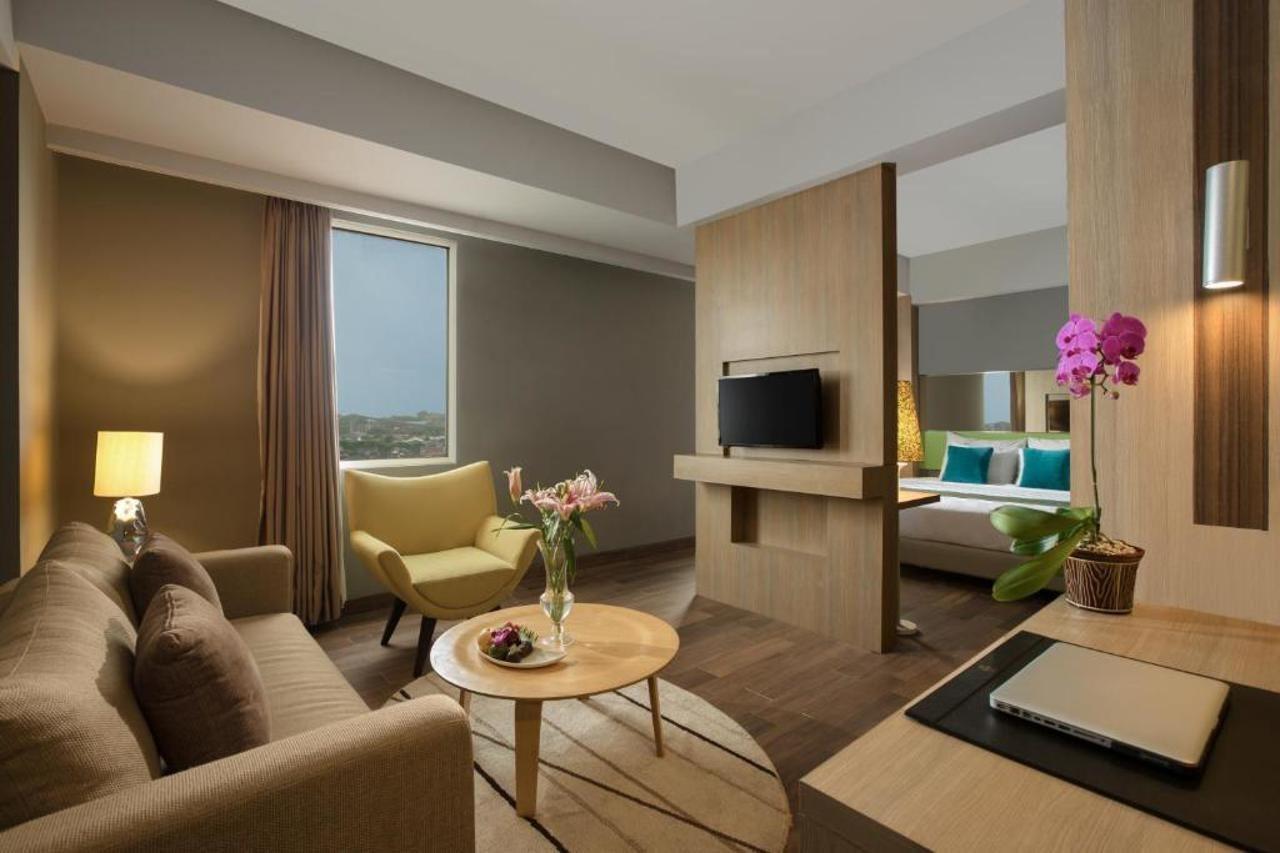 Hotel Khas Gresik Esterno foto