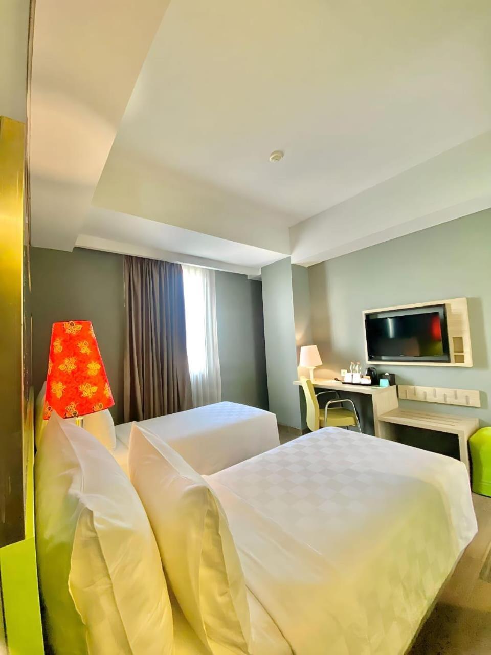 Hotel Khas Gresik Esterno foto