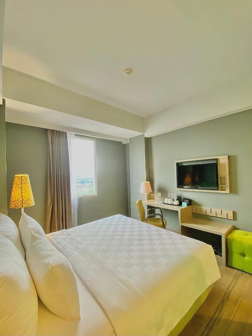 Hotel Khas Gresik Esterno foto