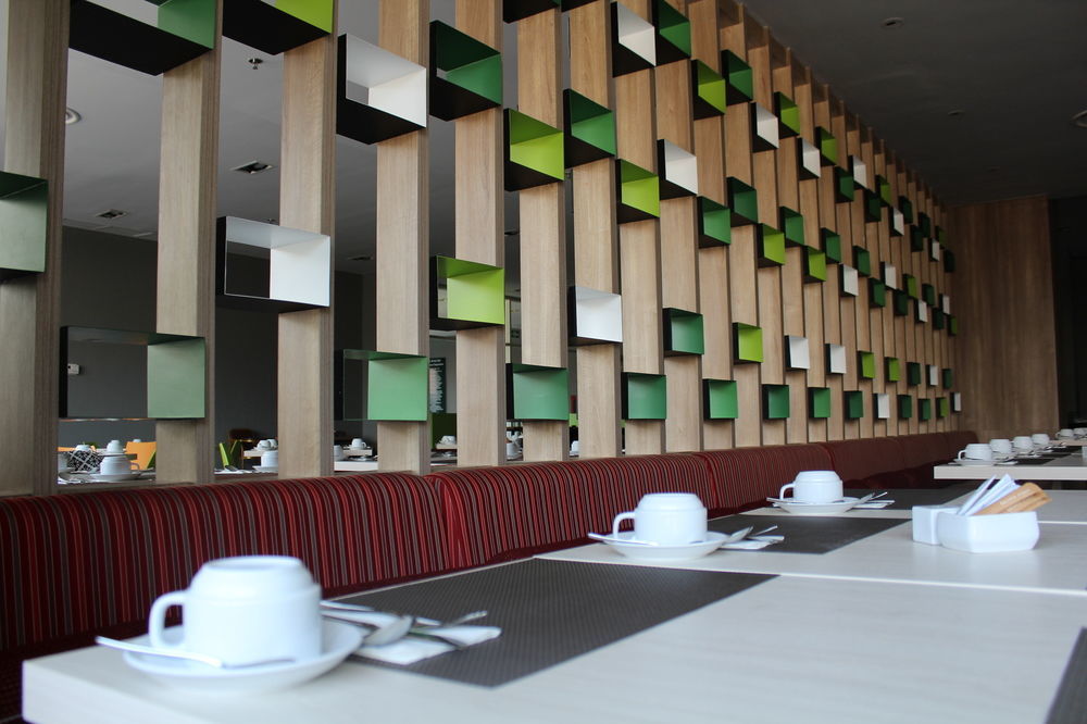 Hotel Khas Gresik Esterno foto