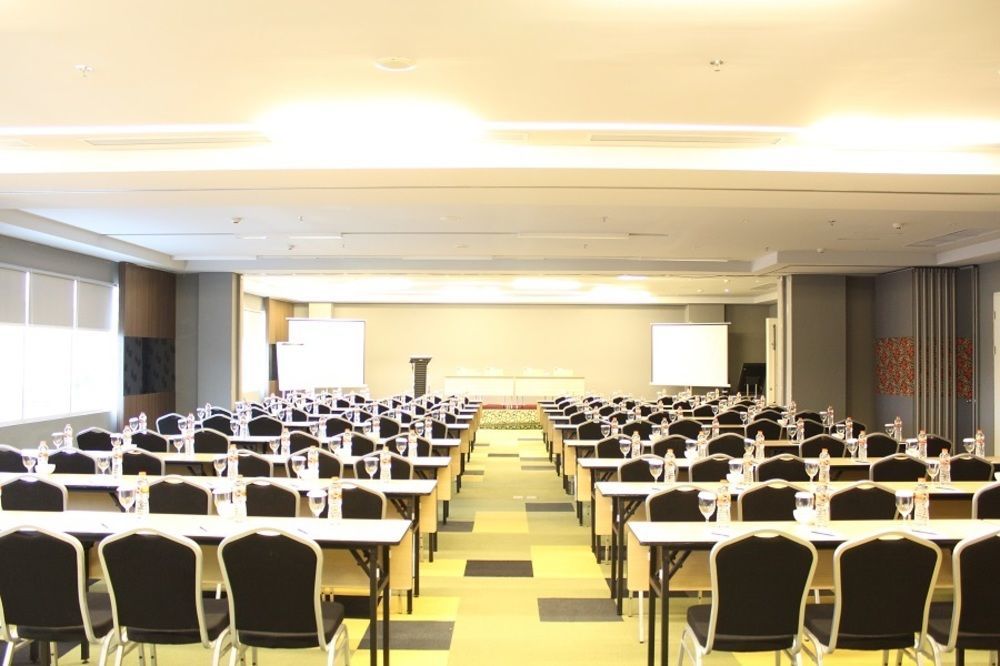 Hotel Khas Gresik Esterno foto